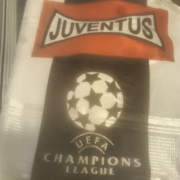 JUVENTUS F.C. Jersey - Picture 9 of 10